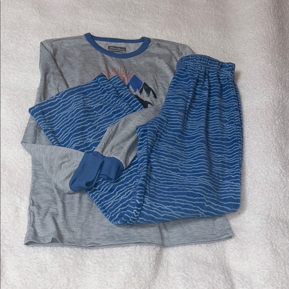 Eddie Bauer Pajama Set Gray and Blue with Mountain Graphic - Picture 2 of 5
